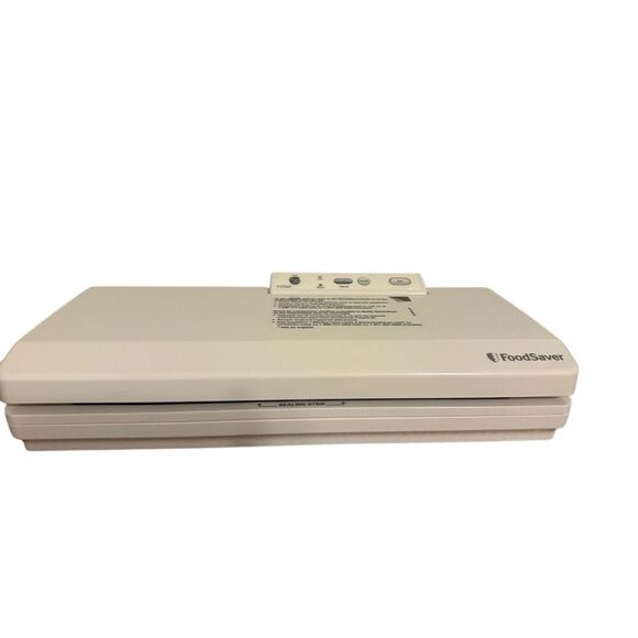 FoodSaver V2040 Bag Sealer 120V with Vacuum Sealer Bags - Picture 1 of 9